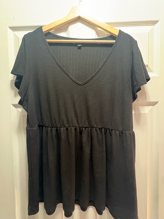 torrid Tops - Torrid Black V-Neck Peplum Top